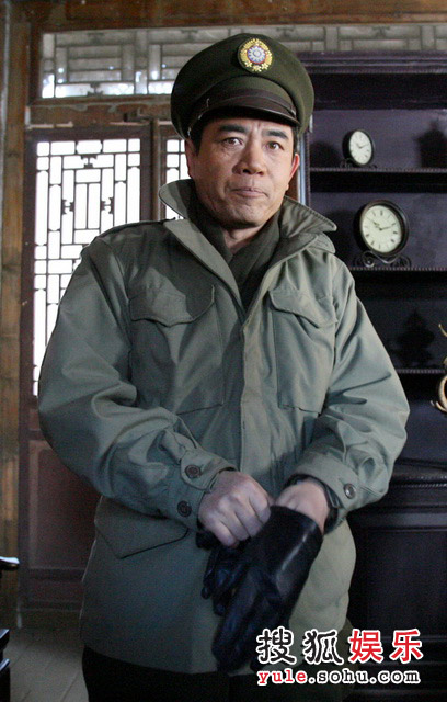 《勇者无敌》怀柔探班 陈宝国称自己有军人气质