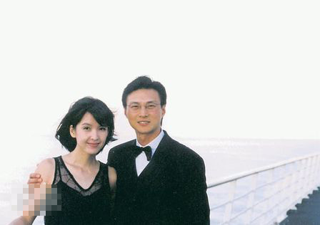 八卦频道 周慧敏倪震相恋19年即将结婚 新闻动态 痴心情长的周慧敏