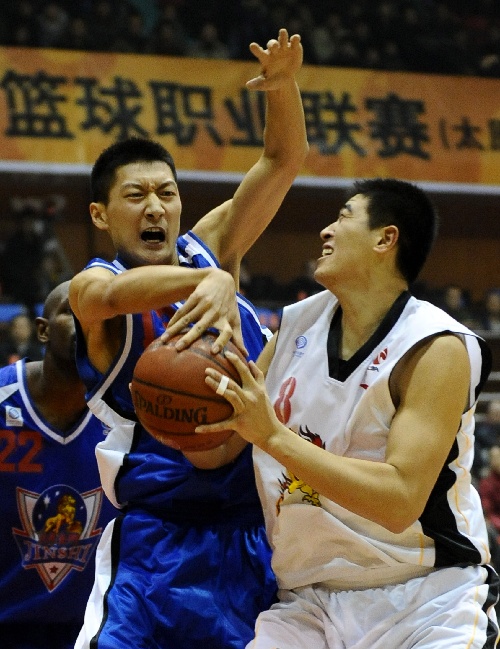 新华社照片,太原,2009年1月9日     (体育)(2)篮球——cba:山西中宇胜