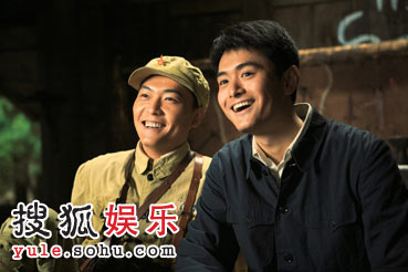王雨（右）饰演的吴天银颇具文艺气质