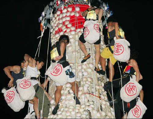 麦兜抢包山 香港人勇拼毅志精神的写照