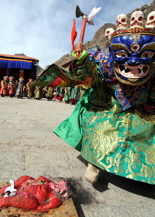 组图 西藏楚布寺举行跳神活动