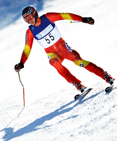 黄海滨滑雪运动员图片