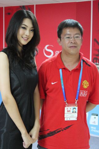 图文奥运会礼仪小姐于佩写真娴静如花