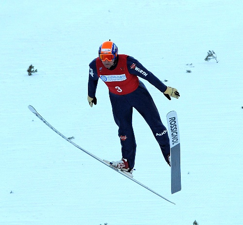 圖文:跳臺滑雪男子k90米團體賽 德國選手比賽