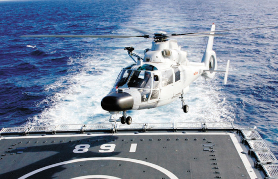 052d舰载直升机图片