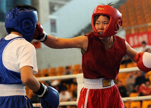 图文:第三届女子拳击全锦赛 孙良晨击败冯伟伟