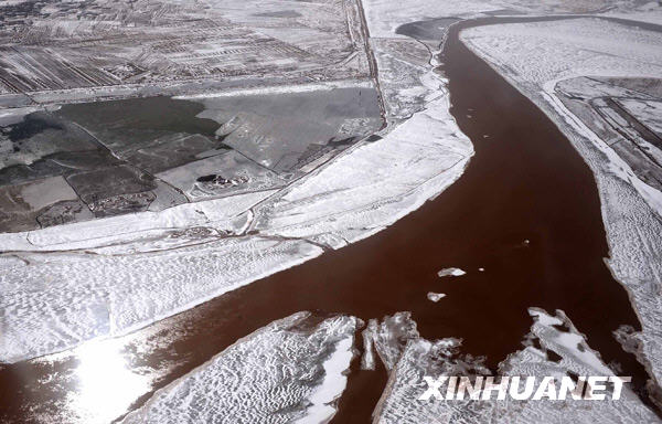 河面部分融化的黄河乌拉特前旗段景象(3月13日摄.