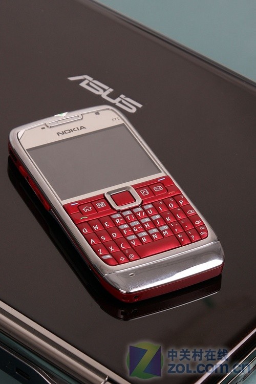 官方网站上曝光的诺基亚e71红色版的图片,但是拿到这款手机后感觉