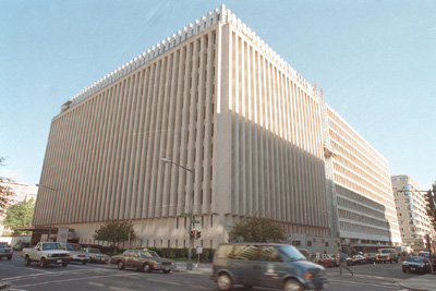 这是位于美国华盛顿市区的世界银行大楼外景