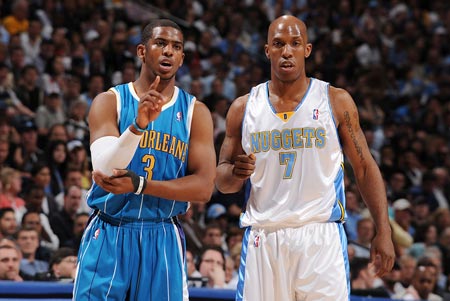 nba组图:保罗甜瓜眼神迥异 比卢普斯继续强势
