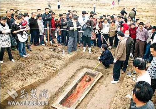 国内新闻 国内要闻 时事     经过昨日的整理,前日在荆州出土的古尸