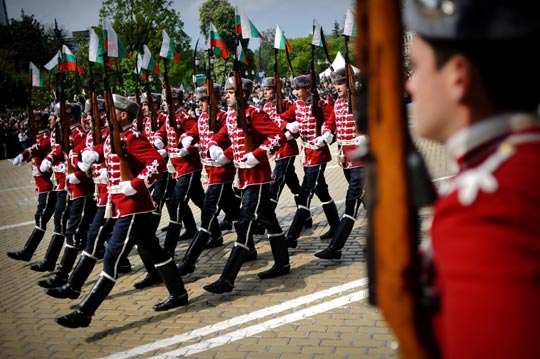 组图:保加利亚举行盛大阅兵仪式庆祝军队节
