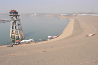 2億立方米的洛陽陸渾水庫正遭遇著前所未有的缺水危機,目前,存水量僅