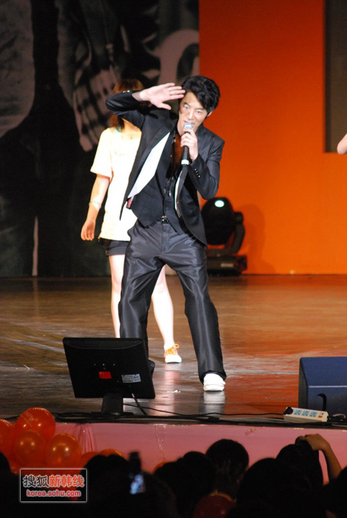 junjin跳舞图片