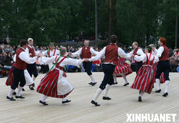 国际要闻 海外博览每年的这一天,芬兰全国各地都按照民间传统习俗举行
