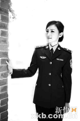 李嘉一从一名光荣的人民警察,成长为广东卫视节目《南粤警视》的优秀