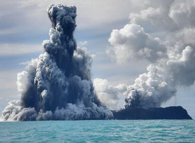 科学家观测到水下海底火山爆发的壮观场景(图)