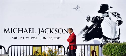 迈克尔・杰克逊的逝世客观上为洛杉矶带来充足人流和现金流。