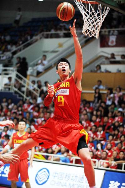 中国打篮球的明星图片
