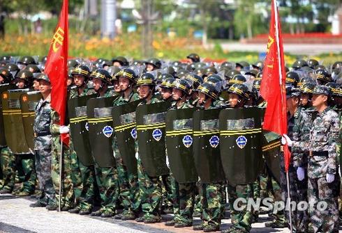 舉行烏魯木齊民兵預備役部隊閱兵式暨入隊宣誓大會