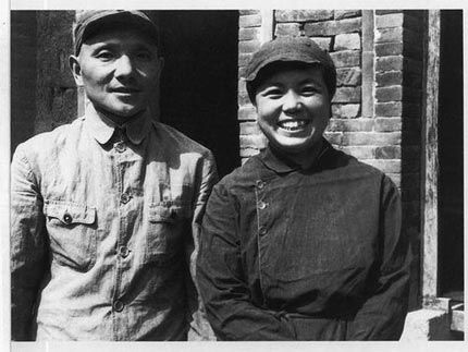 1939年8月，邓小平与卓琳在延安结婚（资料图片）