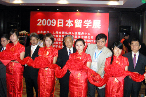 图片2 日本驻上海总领事馆领事山本隆裕先生致辞