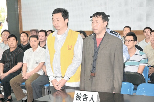 真相大白后,打死李荞明的3名"牢头狱霸"因涉嫌故意伤害罪被送上法庭