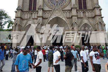8月2日,广州一德路石室教堂，做完礼拜的非洲人