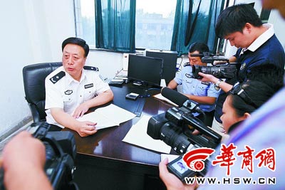 103名警察举报局长续:公安局用特警阻挠记者