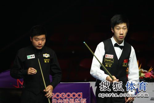 组图丁俊晖40李岩进四强中国一哥气定神闲