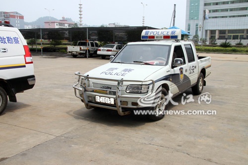 江西現價值60萬豪華警車 經查原來是套牌車(圖)