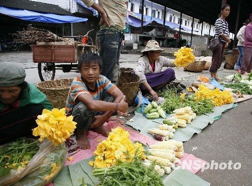 果敢战事使南伞旅店生意火红 记者采访住处难找