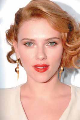 Scarlett JohanssonΪĶλŮͷȾ˲ͬεĳͭɫ