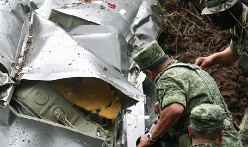组图:墨西哥空军一架飞机坠毁
