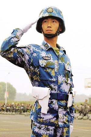 王震在阅兵村期间的训练照。 资料图片 