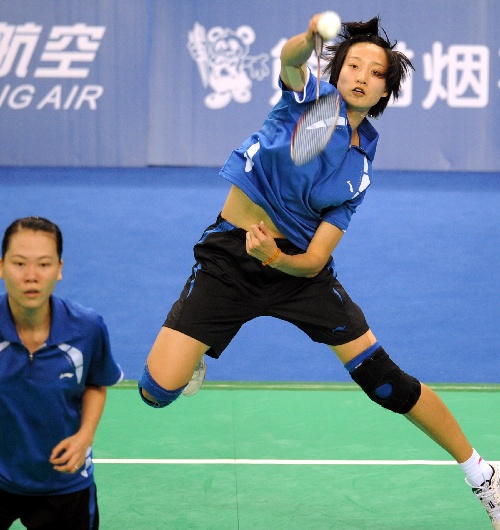 当日,在第十一届全国运动会羽毛球女子团体决赛中,张洁雯/姚帼君以1比
