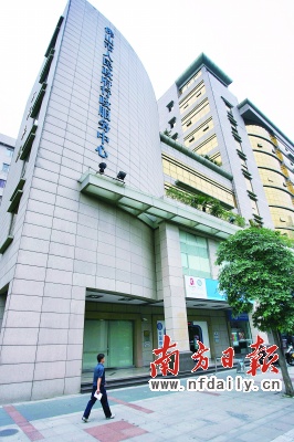 佛山此次政府机构改革致力于从经济建设型政府转变为公共服务型政府。