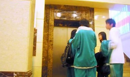 上楼开房去！