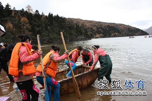 組圖:競渡賽美女意外落水 資格被剝奪傷心落淚-搜狐體育