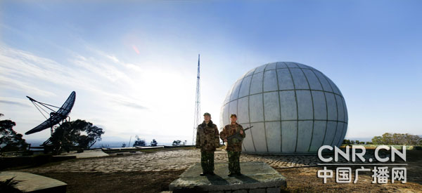 边陲雷达站黄昏的雷达阵地空军雷达兵部队在高原地区布兵心如虹