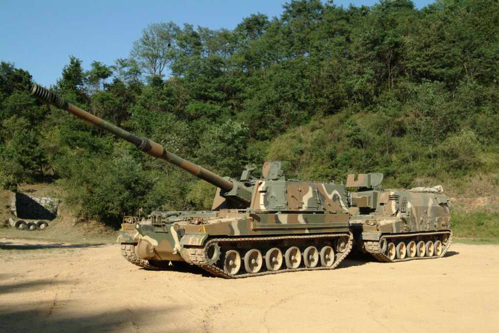 高清图集韩国k9型自行榴弹炮弹药补给车