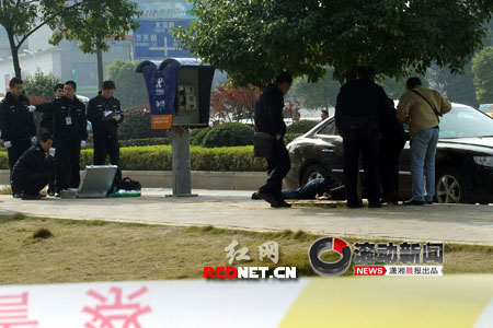 长沙芙蓉南路中国农业银行铁道支行门口发生一起抢劫枪杀案