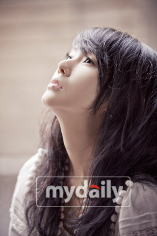 北京时间12月14日下午消息,据韩国媒体报道,韩国女演员兼歌手李贞贤