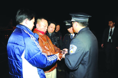 警方称李庄行驶辩护职责期间涉嫌4方面违法(图)