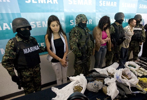 (国际)墨西哥海军抓获毒贩