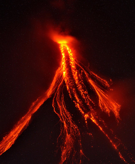萨哈马火山图片