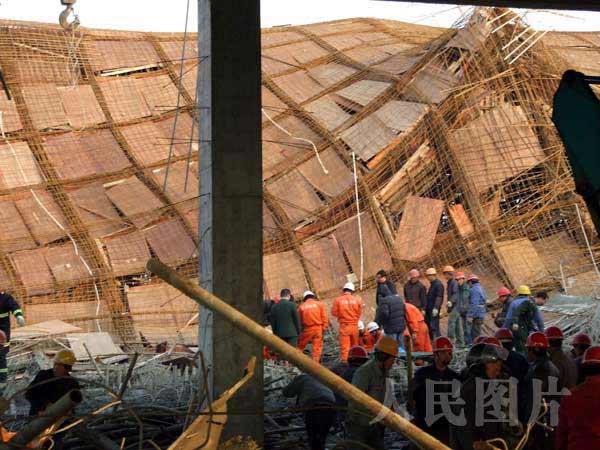 安徽蕪湖一在建工程發生坍塌事故數名工人被埋