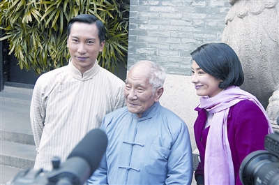 原來他跟葉準徒弟冼國林學藝6年,而甄子丹因要拍《葉問》,才向冼學了