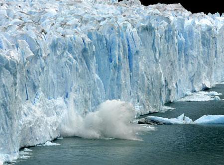 阿根廷莫雷诺冰川大块碎裂
